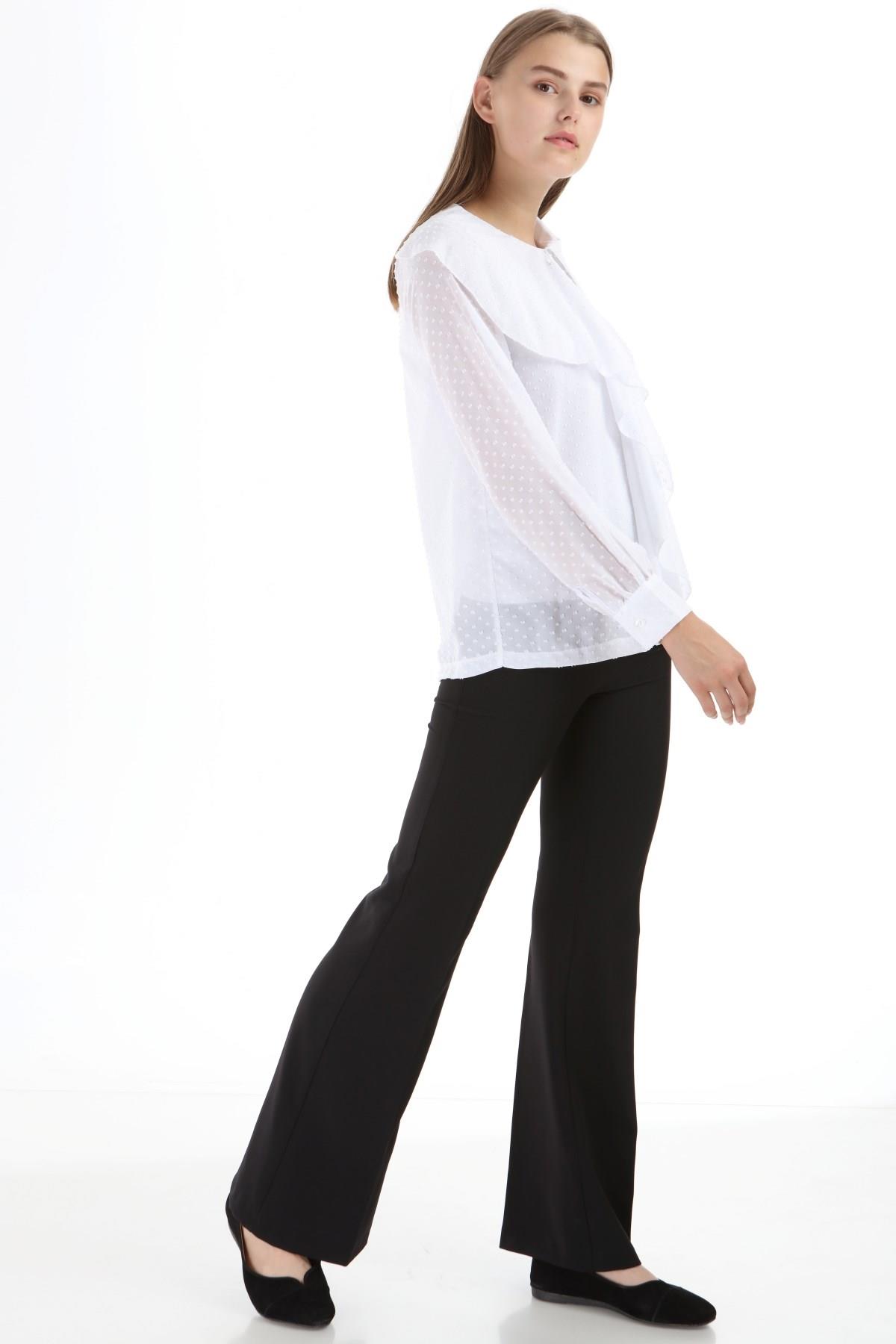 Beyaz Renk Nopeli Bluz