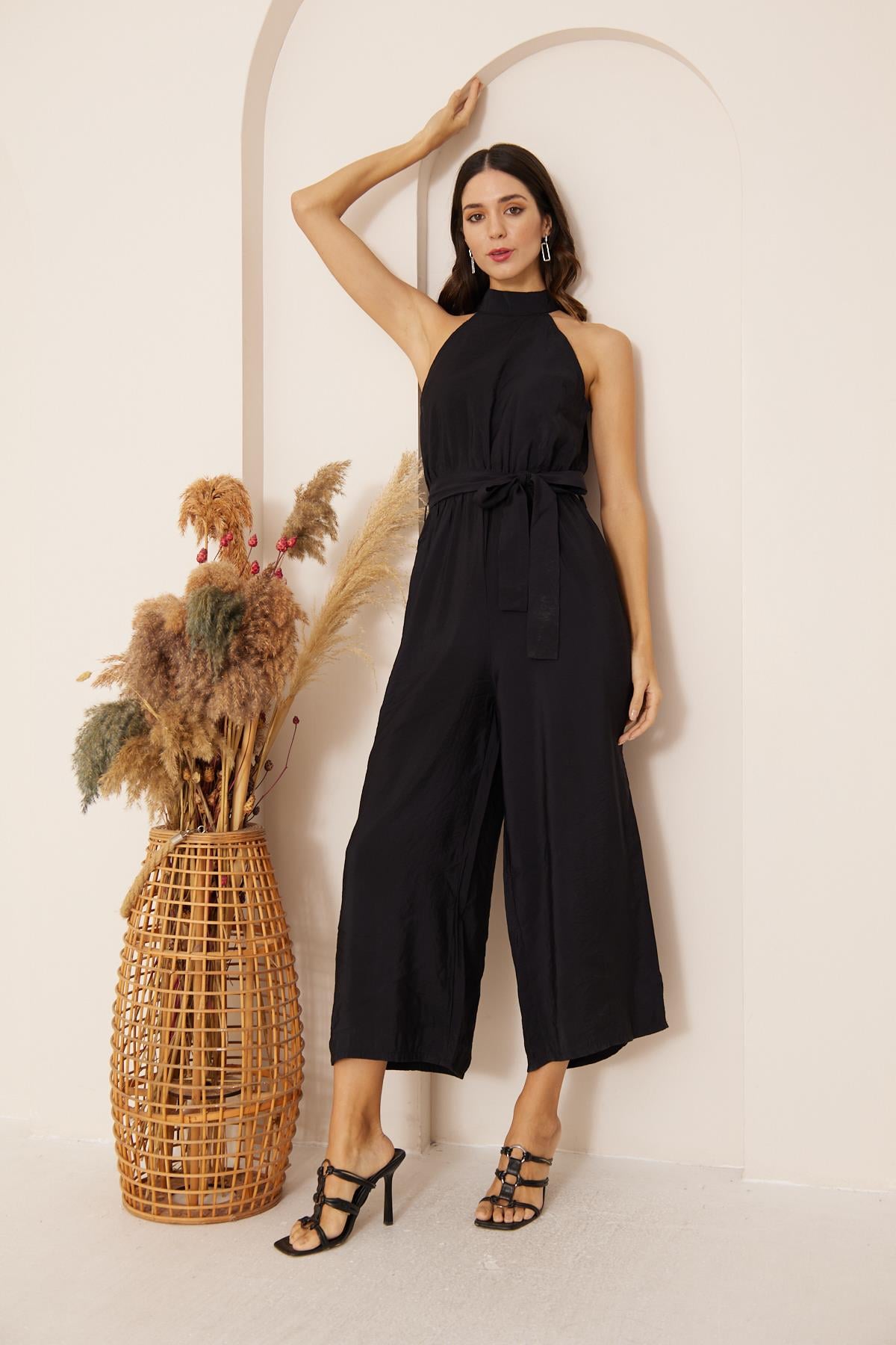 Kadın Siyah Halter Yaka Kolsuz Tulum DM4006