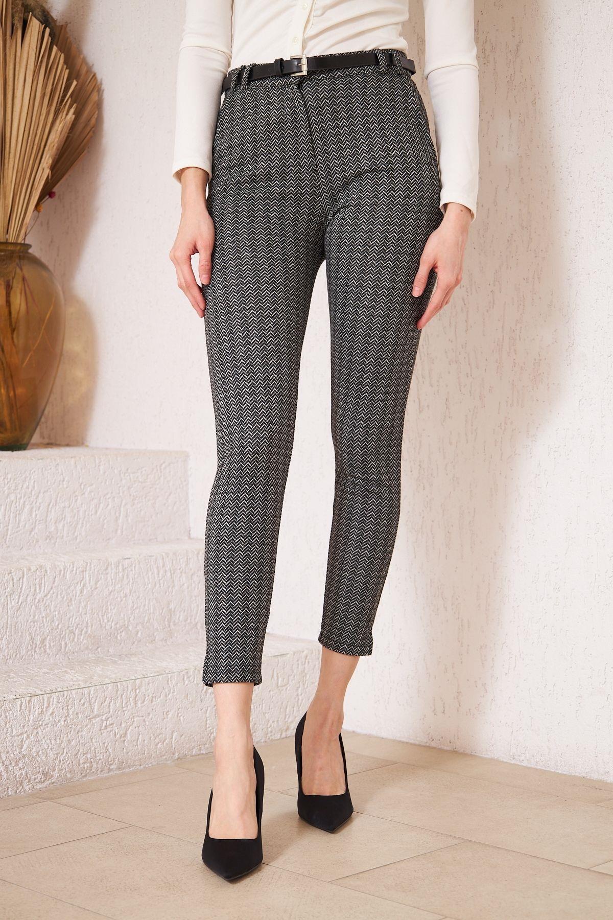 Kadın Siyah Zigzag Desenli Slim Fit Pantolon DM3000