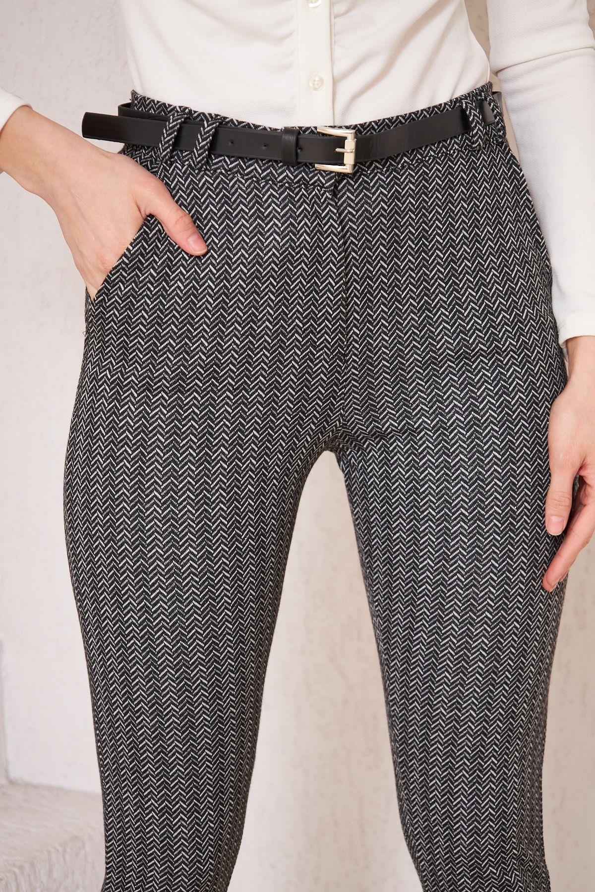 Kadın Siyah Zigzag Desenli Slim Fit Pantolon DM3000