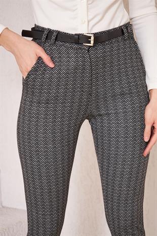 Kadın Siyah Zigzag Desenli Slim Fit Pantolon DM3000
