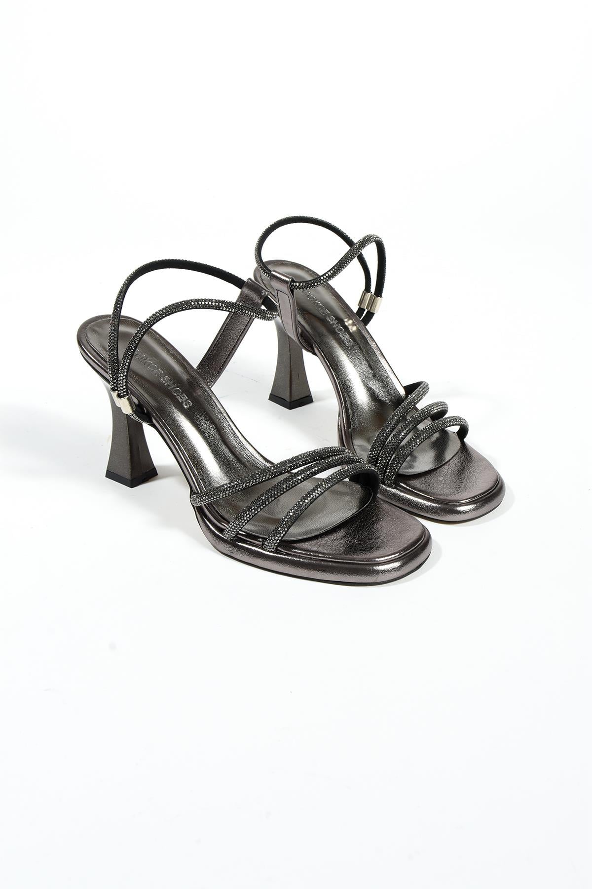 Alecia Siyah Üç Bant Bilekten Geçmeli Kadın Topuklu Ayakkabı