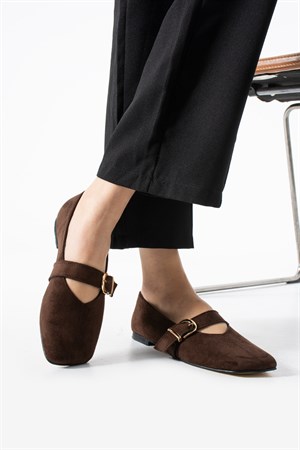 Dopmi Kahve Süet Köşeli Kalıp Kemer Detay Kadın Babet Ayakkabı