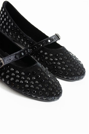 Laco Siyah Kadife Taş Detay Kemerli Kadın Babet Ayakkabı