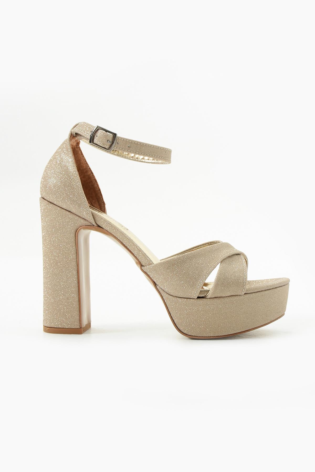 AKSANA GOLD SİMLİ ÇAPRAZ BANT KADIN PLATFORM TOPUKLU AYAKKABI