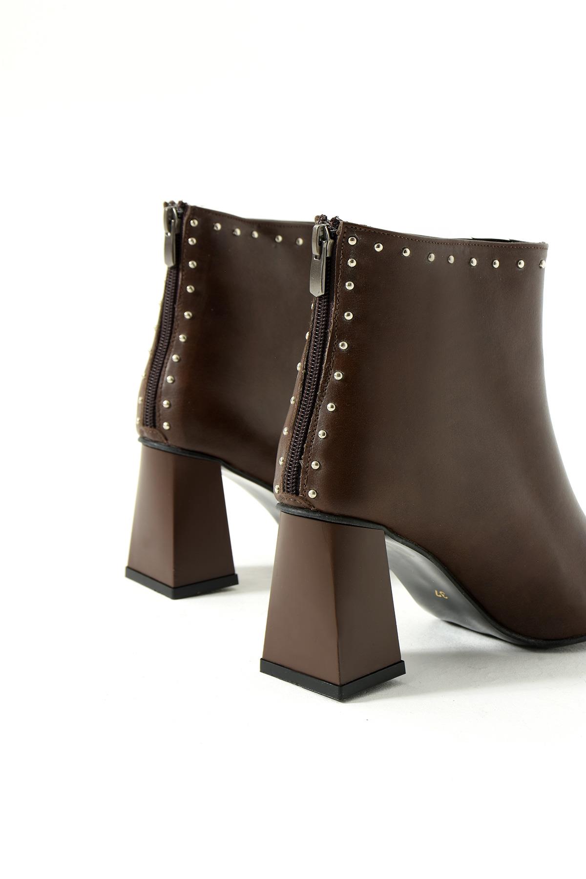 Sonel Kahve Trok Detay Arkadan Fermuarlı Kadın Topuklu Bot