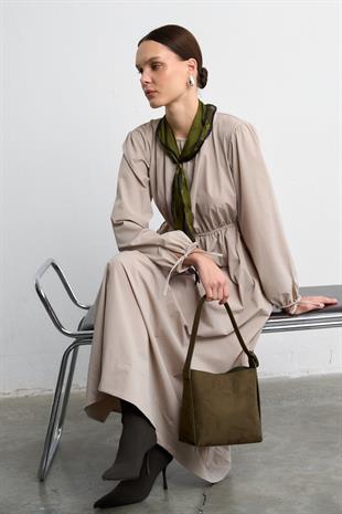 BELİ BÜZGÜLÜ ELBİSE BEJ