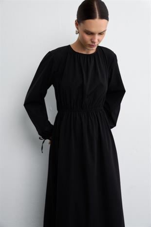 BELİ BÜZGÜLÜ ELBİSE SİYAH