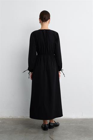 BELİ BÜZGÜLÜ ELBİSE SİYAH