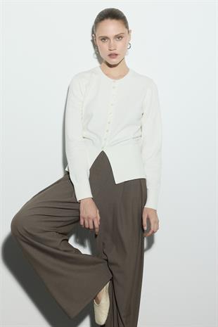 BELİ OTURTMALI TRİKO HIRKA EKRU