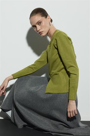 BELİ OTURTMALI TRİKO HIRKA FISTIK YEŞİLİ
