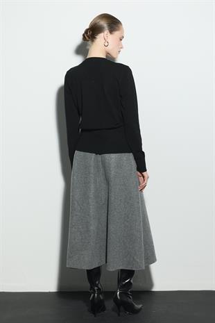 BELİ OTURTMALI TRİKO HIRKA SİYAH