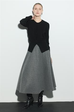 BELİ OTURTMALI TRİKO HIRKA SİYAH