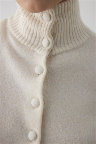 BRİT DÜĞMELİ DİK YAKA HIRKA EKRU