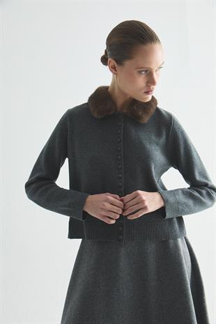 ÇIKARILABİLİR KÜRK DETAYLI TRİKO HIRKA GRİ