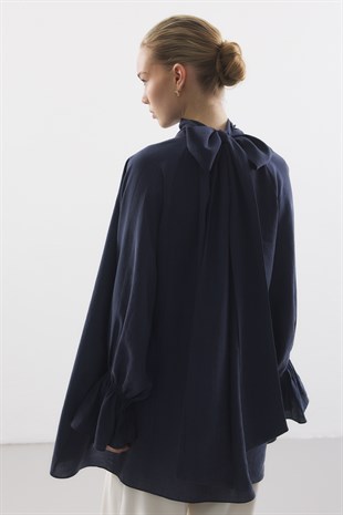 GENİŞ FULARLI BLUZ LACİVERT