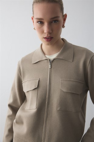 KAPAKLI CEP DETAYLI TRİKO CEKET BEJ