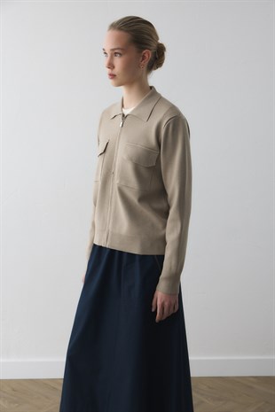 KAPAKLI CEP DETAYLI TRİKO CEKET BEJ