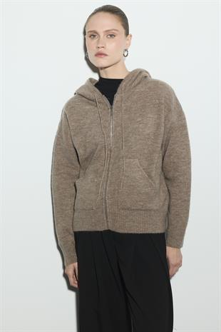 KAPÜŞONLU CROP TRİKO HIRKA BAL KÖPÜĞÜ