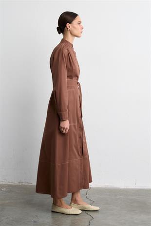 KONTRAST DİKİŞLİ ELBİSE TABA