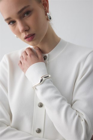 METAL DÜĞMELİ MERSERİZE TRİKO HIRKA BEYAZ