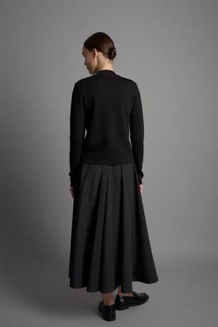 METAL DÜĞMELİ MERSERİZE TRİKO HIRKA SİYAH