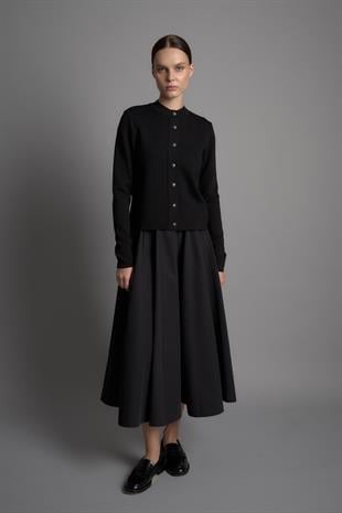 METAL DÜĞMELİ MERSERİZE TRİKO HIRKA SİYAH