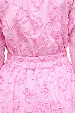 ÜÇ BOYUTLU ÇİÇEK DESENLİ POPLİN GÖMLEK VE KLOŞ ETEK SET PEMBE