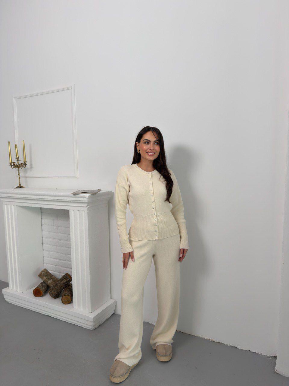 Belden Oturan Triko Takım Ekru