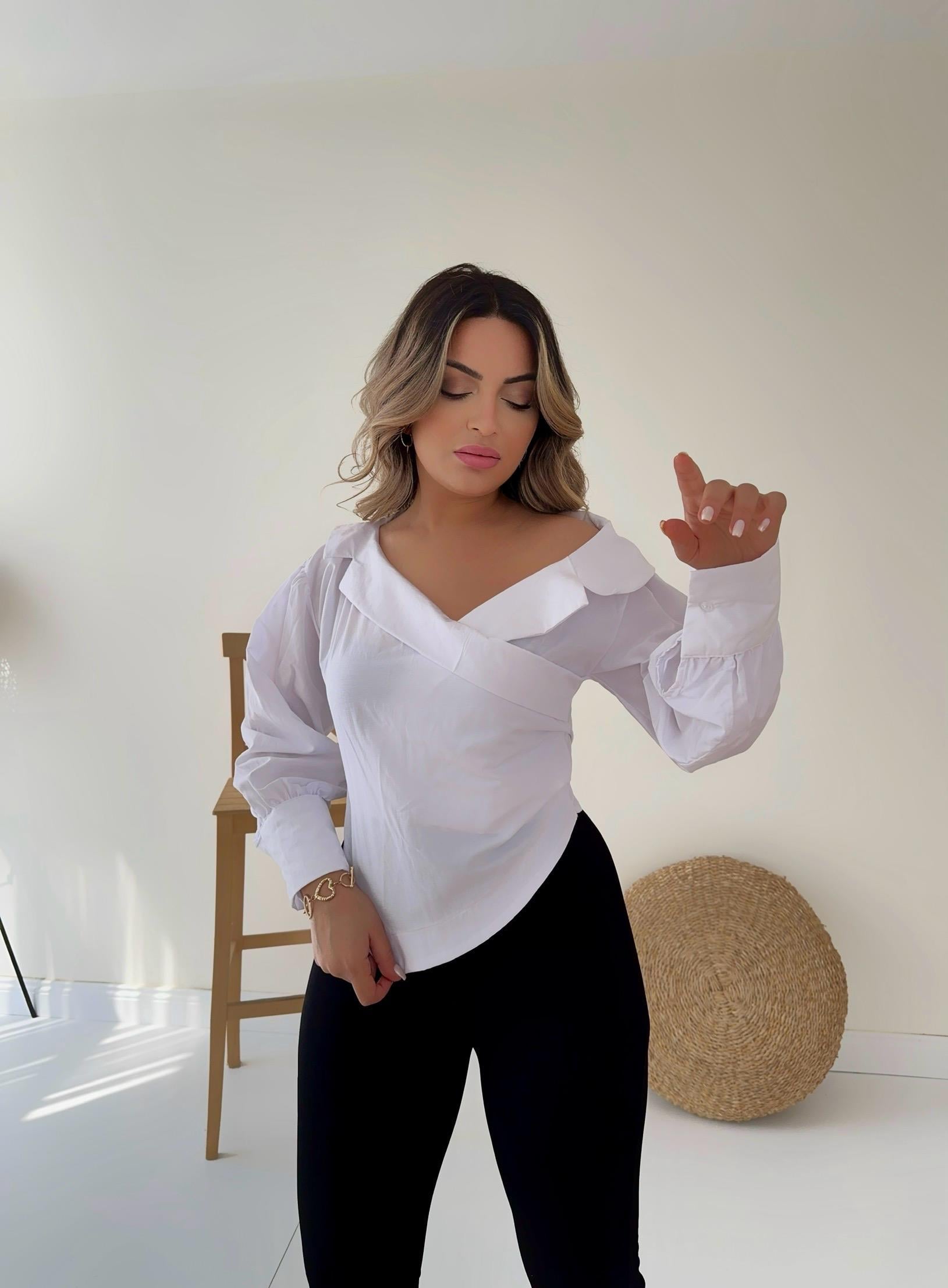 Kayık Yaka Tasarım Gömlek Ekru