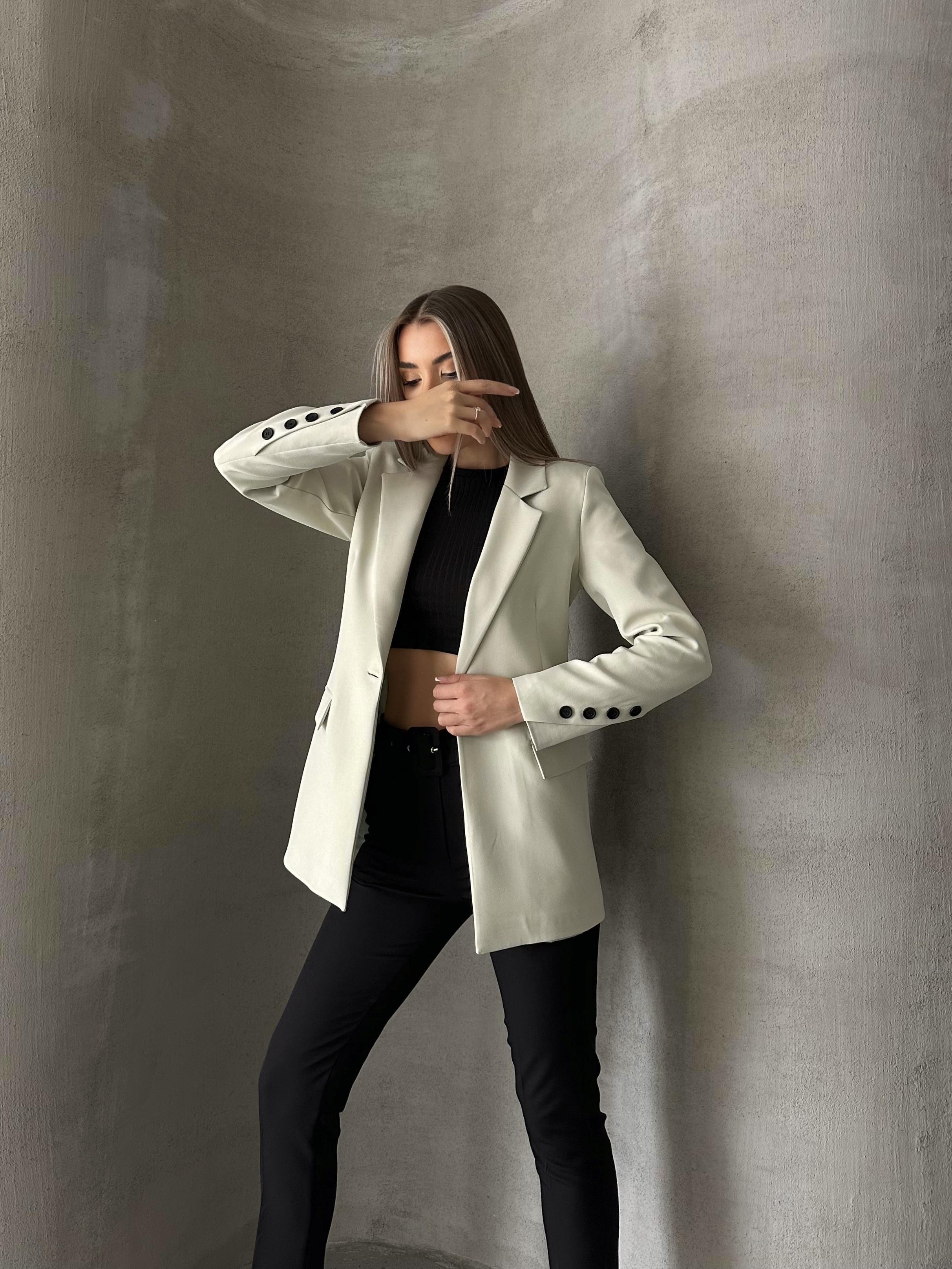Tek Düğmeli Kol Detaylı Blazer Ceket