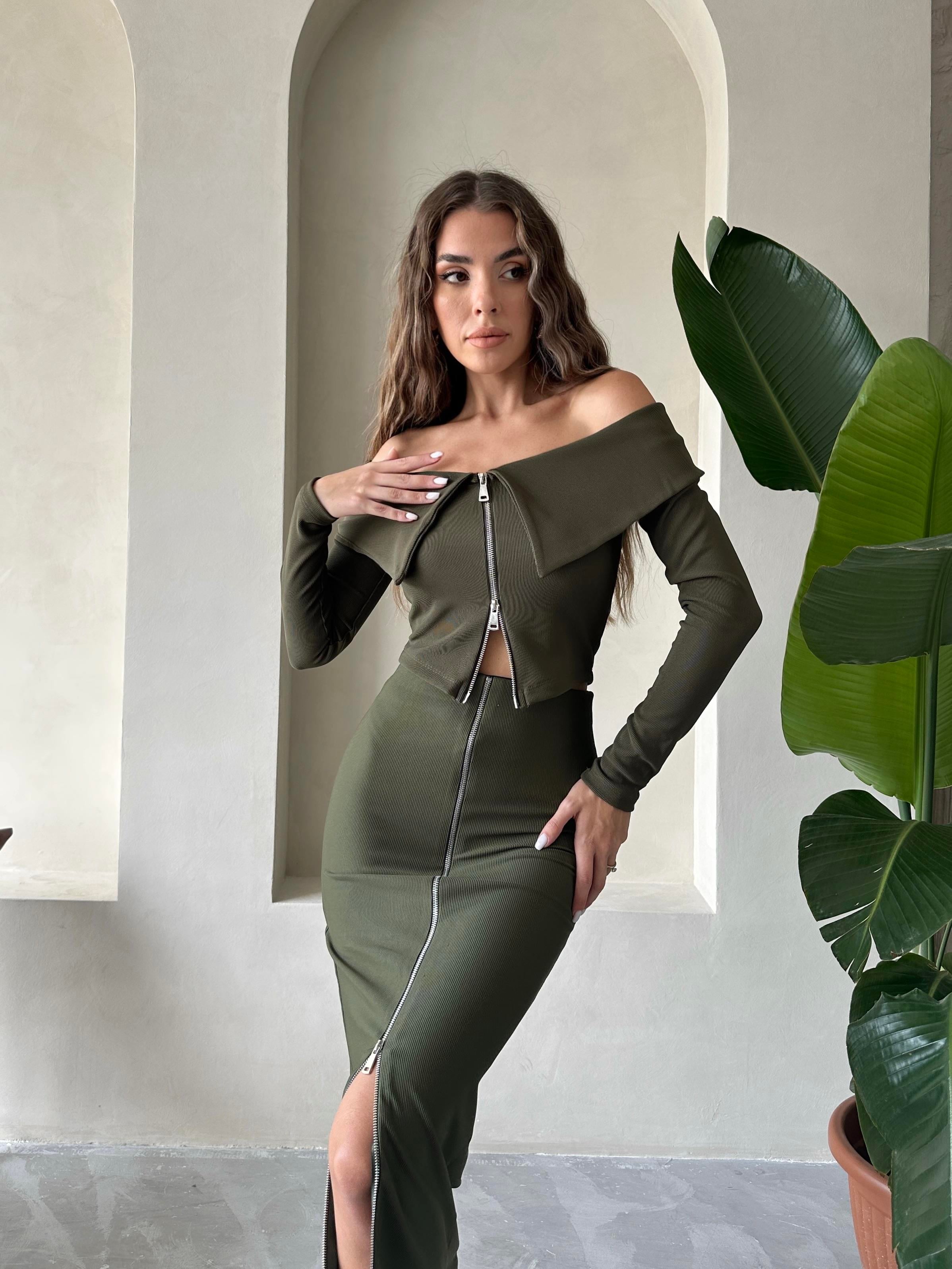 Düşük Yaka Fermuarlı Triko Bluz Haki