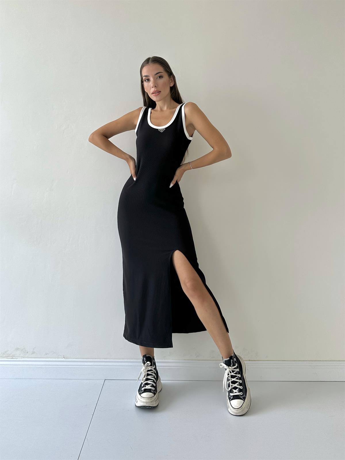 Fitilli Yırtmaçlı Prad Logolu Elbise Siyah