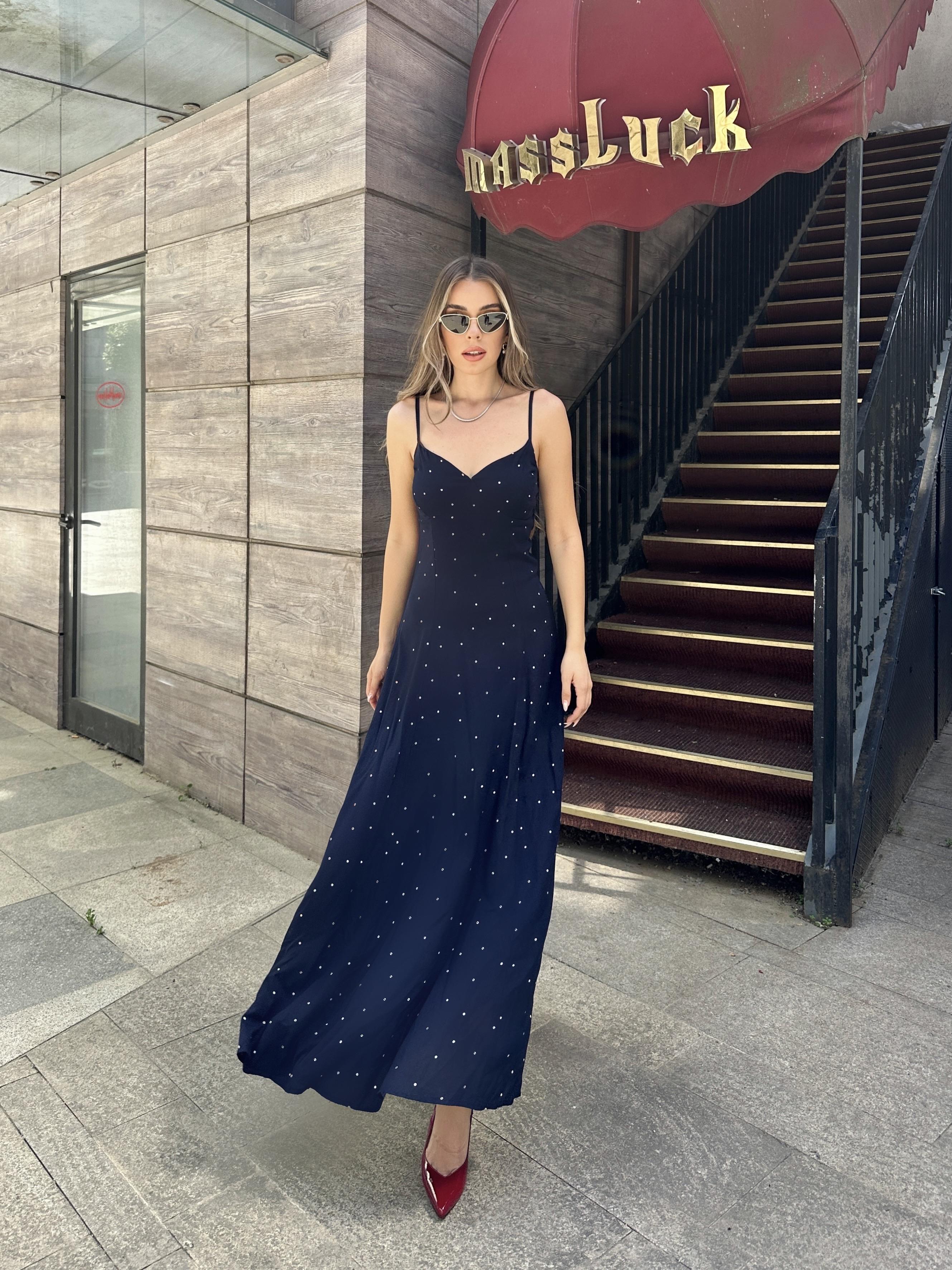 İnce Askılı Puantiyeli Uzun Viskon Elbise Lacivert