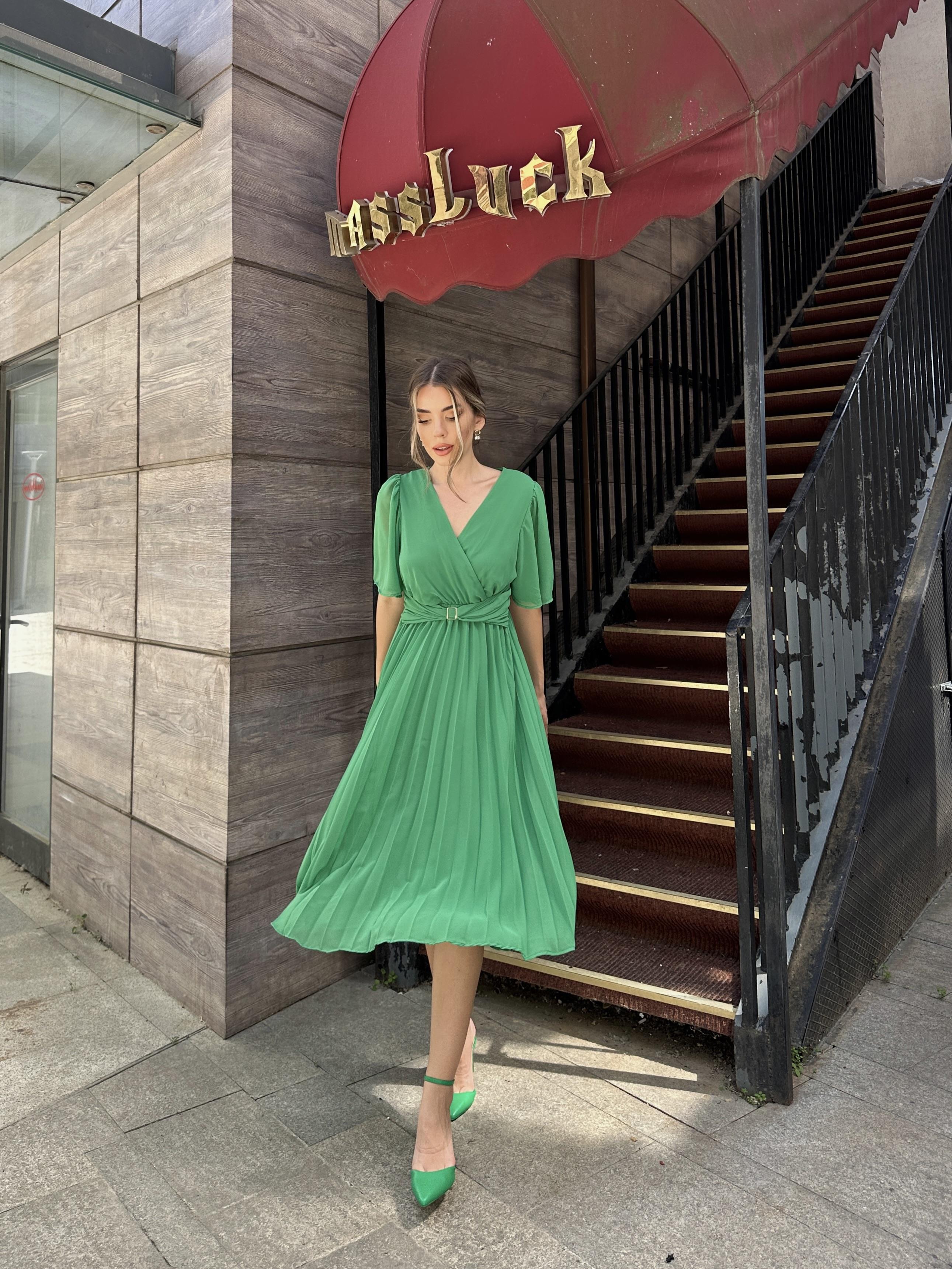 Kemer Detaylı Pileli Şık Şifon Elbise Yeşil