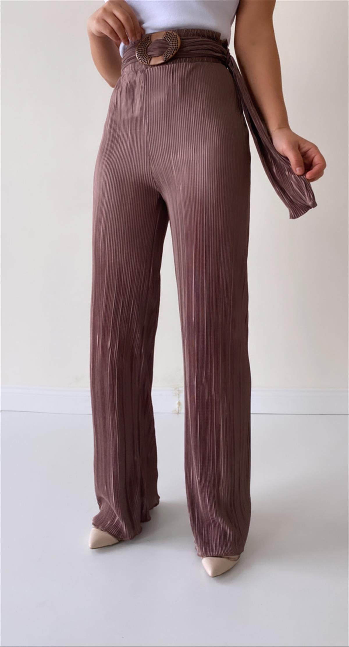 Piliseli Kemerli Şık Dökümlü Pantolon Vizon