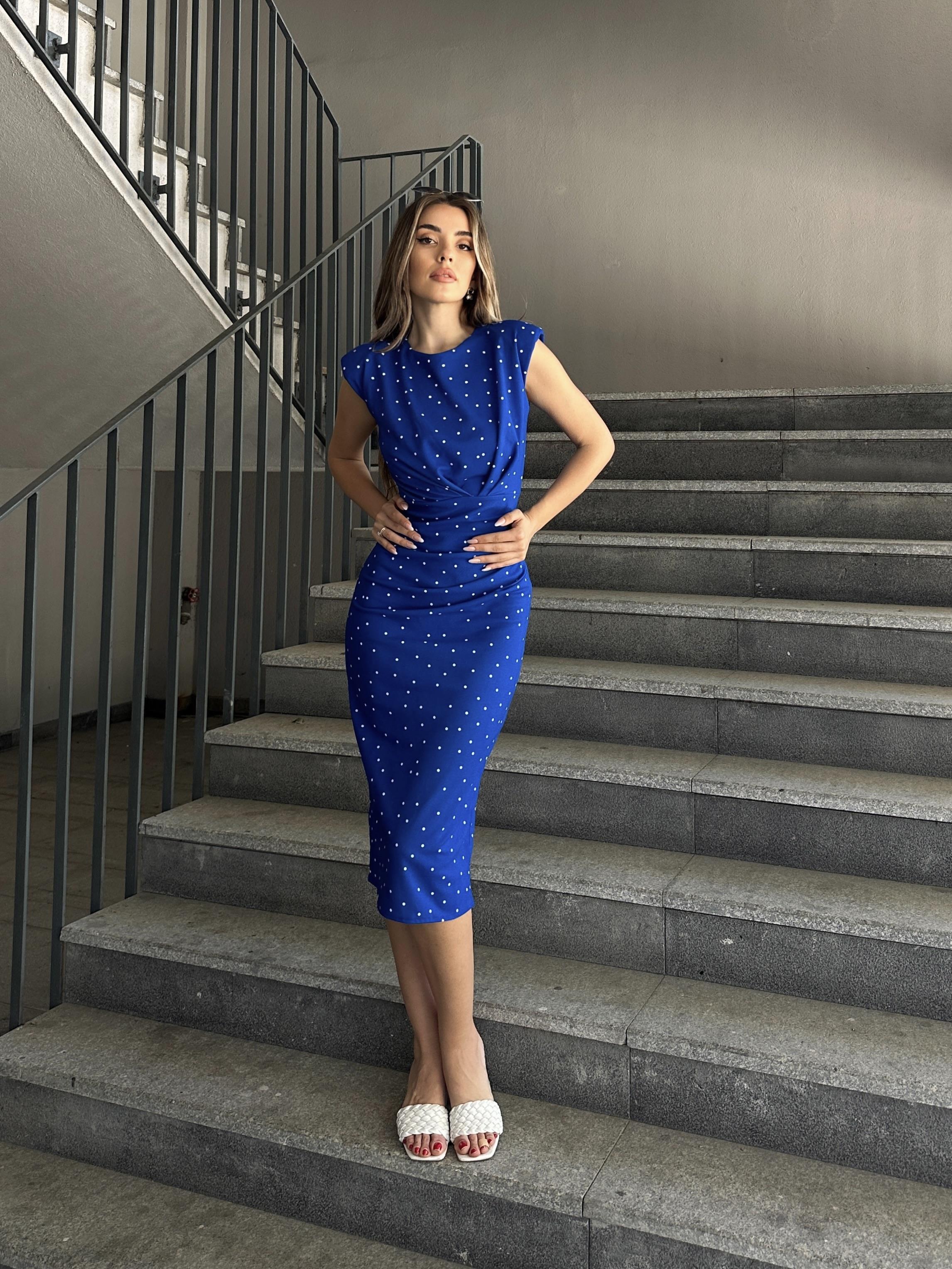 Puantiyeli Drapeli Vatkalı Elbise Mavi