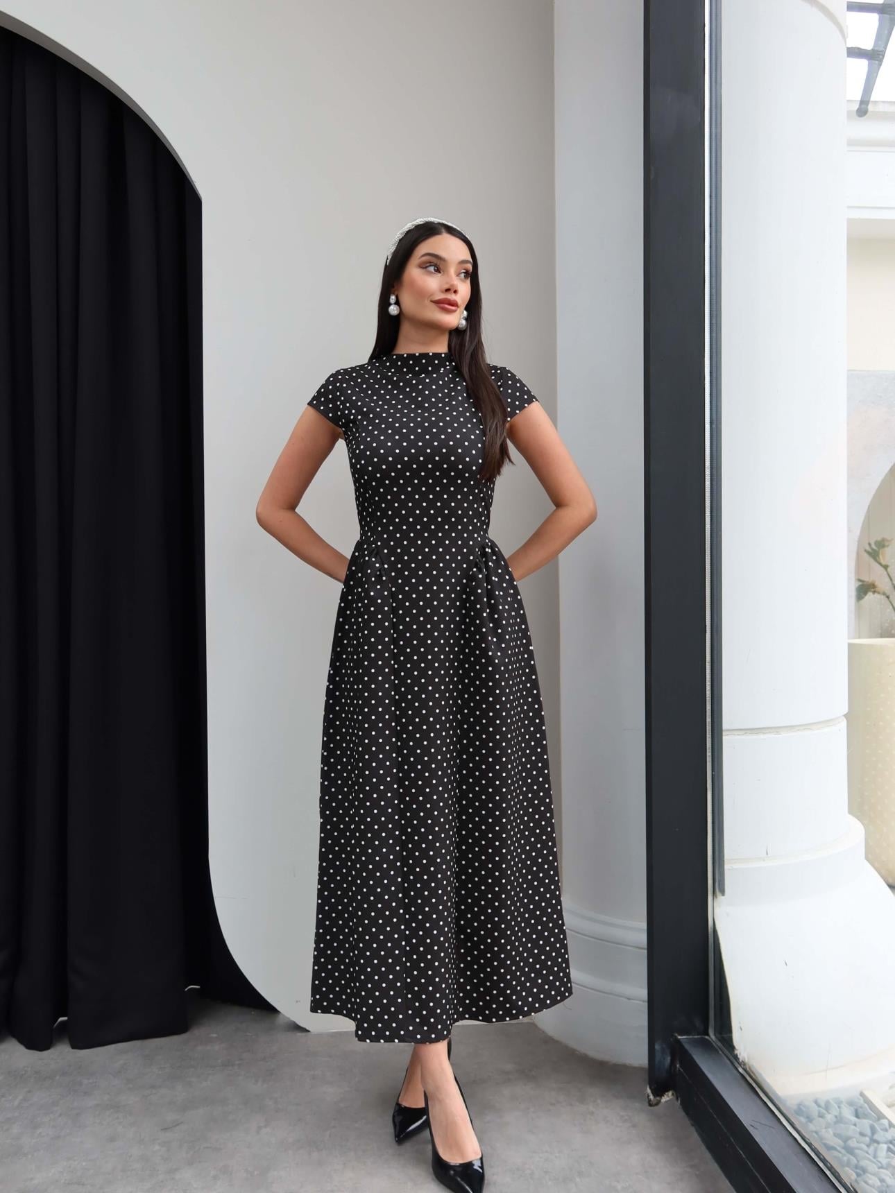 Belden Bağlamalı Puantiyeli Elbise