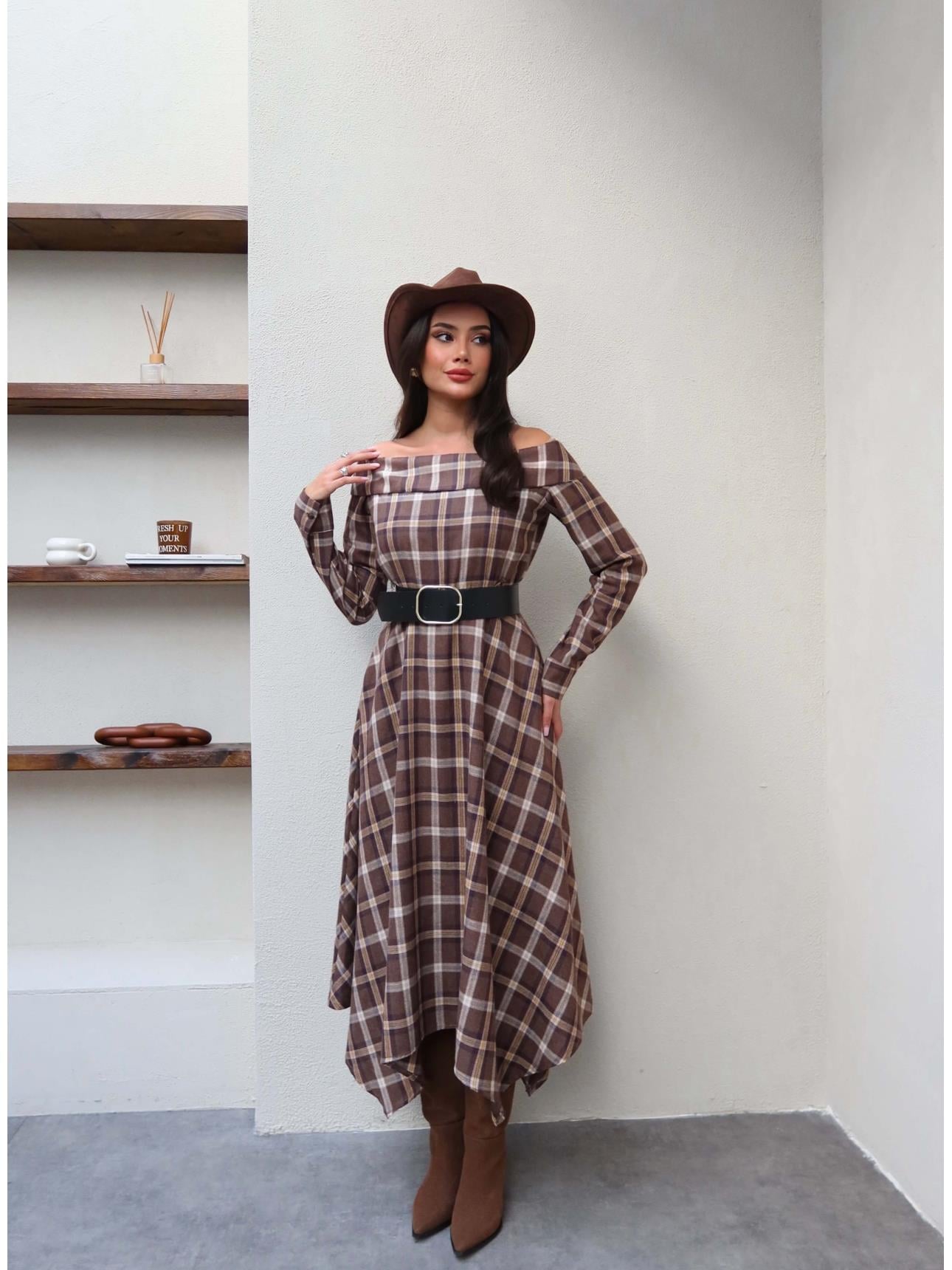 Ekose Omuz Açık Kemerli Elbise