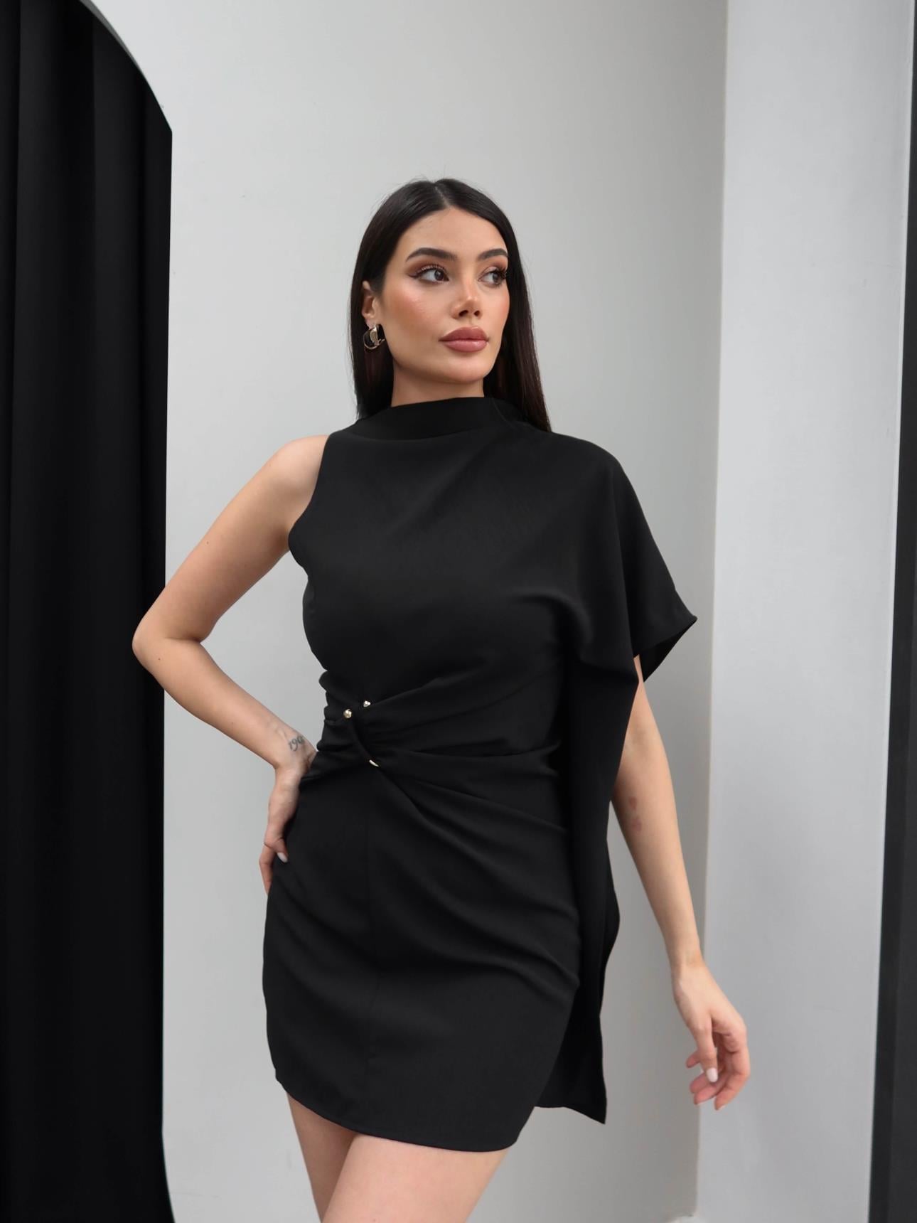 Toka Detay Tek Kol Dökümlü Mini Elbise