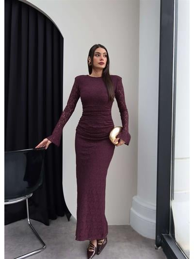 Omuz Vatkalı Uzun Dantel Elbise