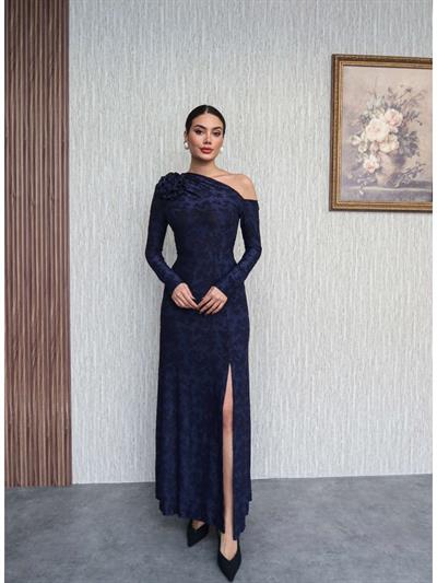 Tek Omuz Çiçek Aksesuarlı Elbise