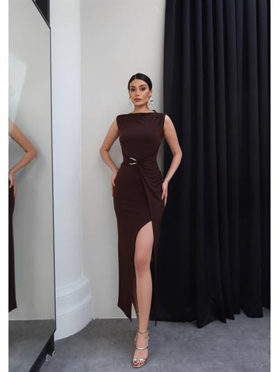 Yan Büzgü Tokalı Detaylı Elbise