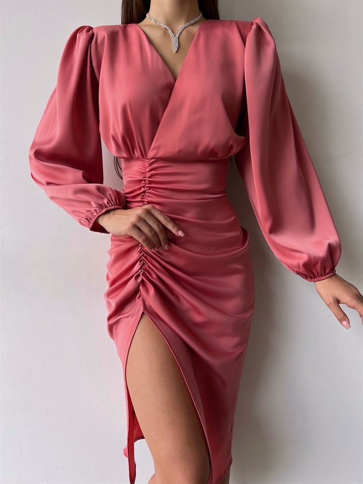 	Saten Midi Önden Büzgülü Ve Yırtmaçlı Christina Kadın Pudra Elbise 22K000547