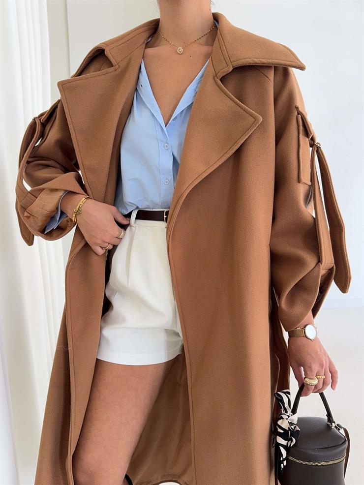 Geniş Yaka Kemerli Adel Camel Kadın Kaban 26K002