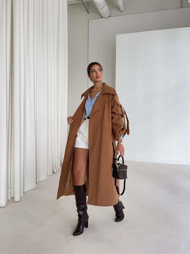 Geniş Yaka Kemerli Adel Camel Kadın Kaban 26K002