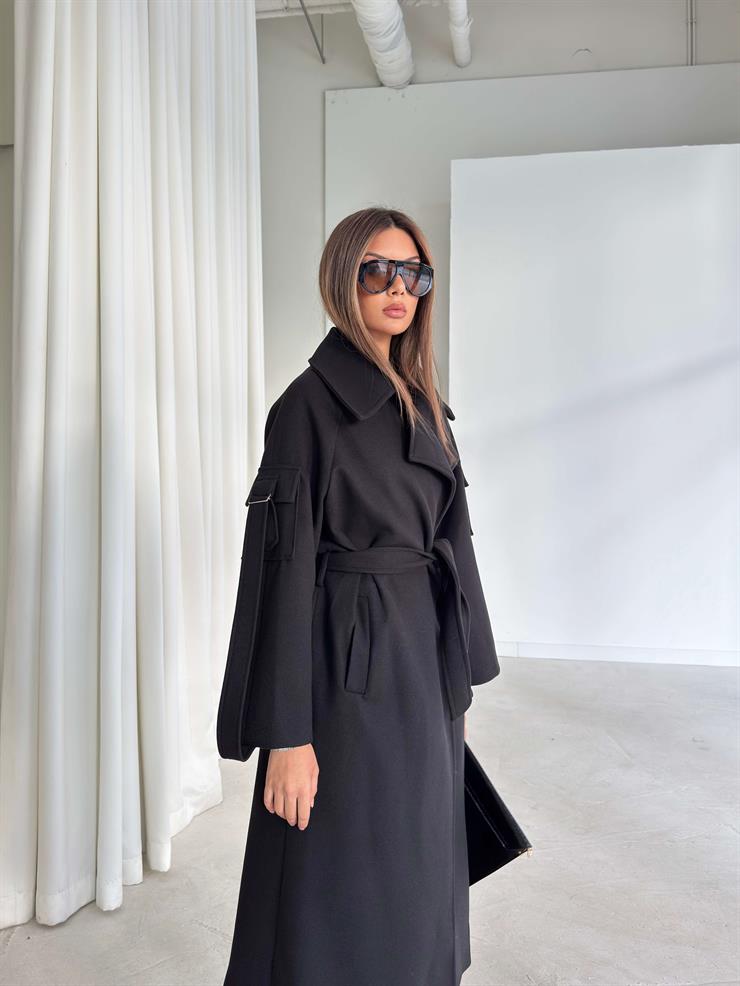 Geniş Yaka Kemerli Adel Siyah Kadın Kaban 26K002