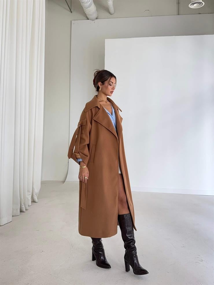 Geniş Yaka Kemerli Adel Camel Kadın Kaban 26K002