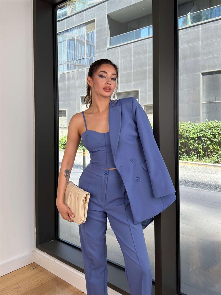Askılı Korse Görünüm Crop Düğme Kapamalı Blazer Ceket Yüksek Bel Pantolon Adelisa İndigo Kadın Üçlü Takım 25Y493