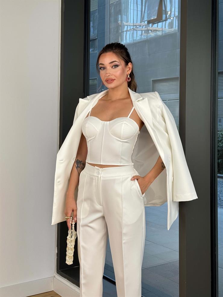 Askılı Korse Görünüm Crop Düğme Kapamalı Blazer Ceket Yüksek Bel Pantolon Adelisa Beyaz Kadın Üçlü Takım 25Y493